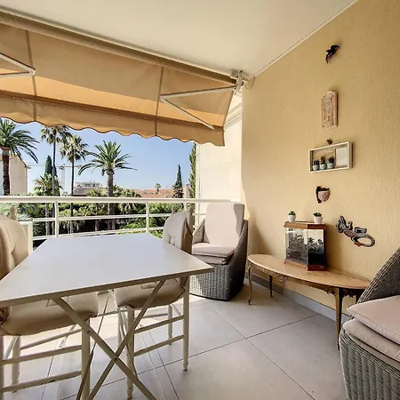 - 3 Pieces A 15mn Palais *