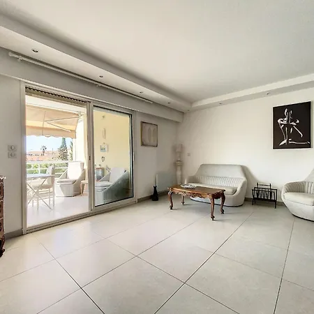 - 3 Pieces A 15mn Palais