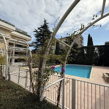 - 3 Pieces A 15mn Palais