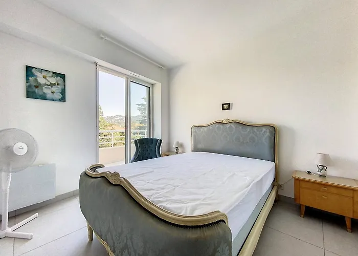 - 3 Pieces A 15mn Palais Apartment