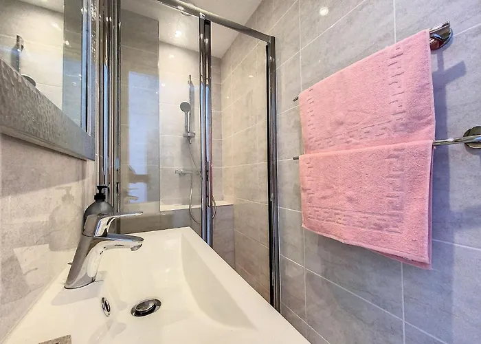 - 3 Pieces A 15mn Palais Apartment